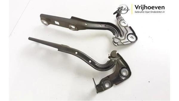 Opel Astra- K- Hb- 16/19; Kaput Menteşesi Sağ (Tyg) (Oem No: 39032150) - Image 1
