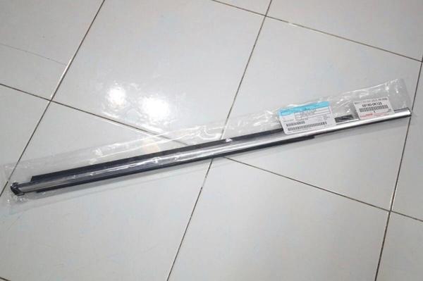 Cam Sıyırıcı Hılux 15-21 Arka Krom Sağ (Oem No: 68180-0K120) - Image 1