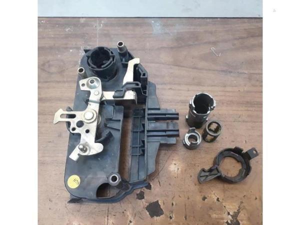 Kilit Bagaj Kapak Transporter Transporter T5/ Transporter T6 04-15 (Oem No: 7H0827426T) - Image 1