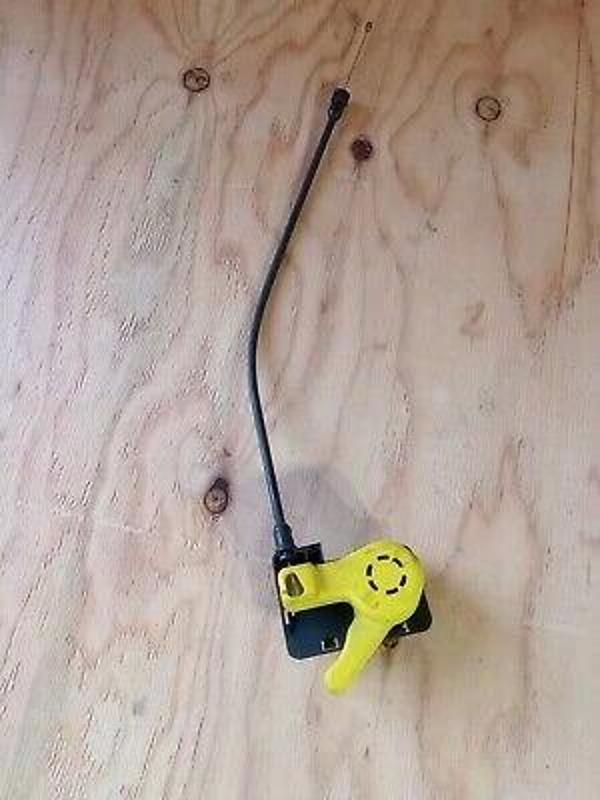Ford Focus 2012  Kaput Açma Kolu  (Oem No:Bm5116A770Ac) - Image 1