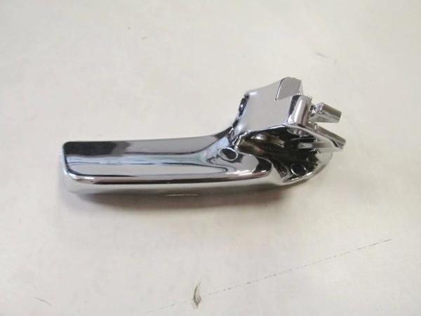 Seat Ibıza- 09/12; Ön Kapı İç Açma Kolu Elceği (Kulbu) Sağ Nikelajlı (Oem No: 6J0837113A) - Image 1