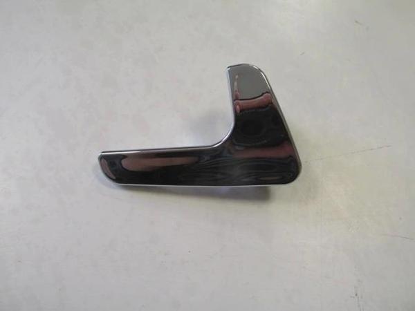 Seat Ibıza- 00/01; Arka Kapı İç Açma Kolu Elceği (Kulbu) Sağ Nikelajlı (Oem No: 6K0837114) - Image 1