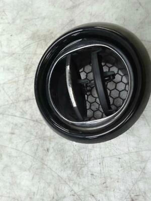 Renault Clio Iv-Captur-Trafic Iıı 2012- Torpido Havalandırma Izgarası  (Oem No:687606325R) - Image 1