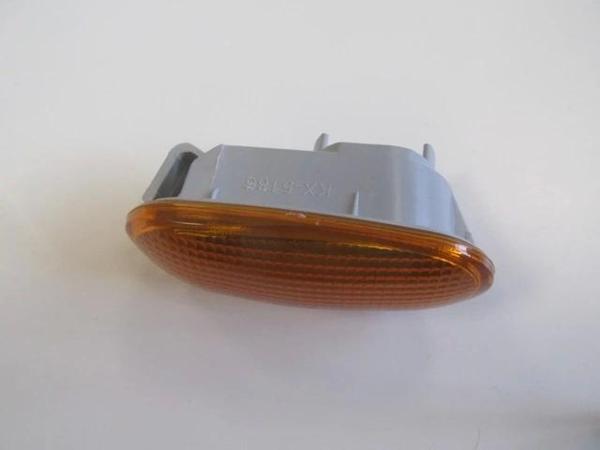 Proton Persona- 1997-1999  Çamurluk Sinyali Sarı Sağ/Sol Aynı (Adet) (Eurolamp) (Oem No:Mb847540) - Image 1