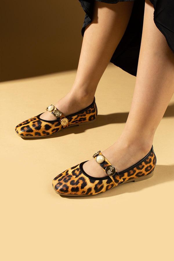 Pembe Potin İnci Detaylı Tek Bantlı Rahat Taban Kadın Babet 81-160-25LeoparBaskı - Image 1