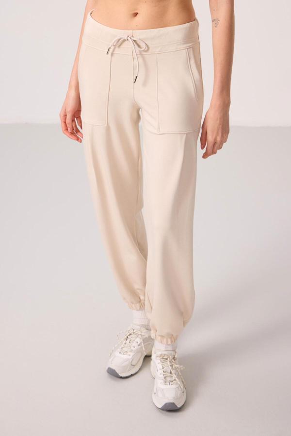 Bej Yumuşak Dokulu Cep Detaylı Rahat Form Kadın Pantolon - 94672 - Image 1