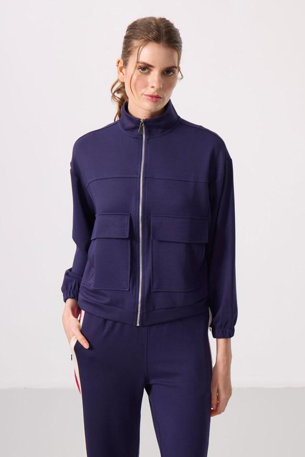 Koyu Mor Yumuşak Dokulu Dik Yaka Oversize Kargo Cepli Kadın Crop Top Sweatshirt - 97301 - Image 1
