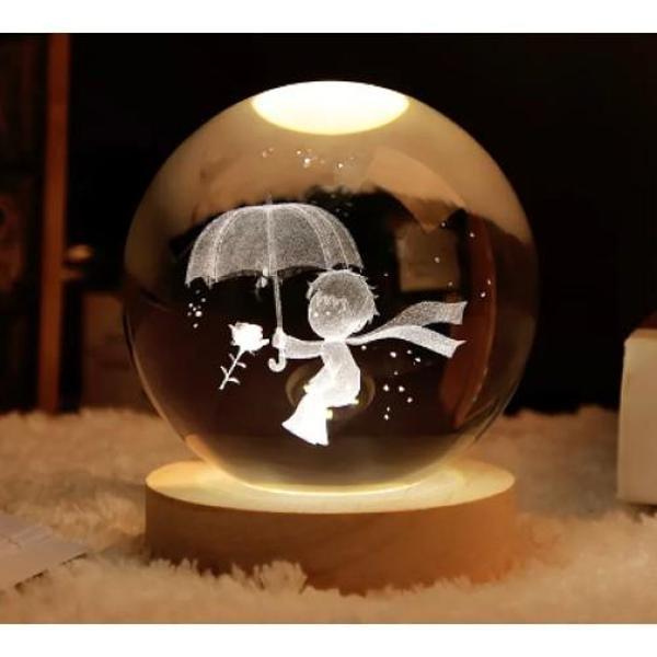 Dekoratif Küçük Prens Tasarımlı Ahşap Altlıklı Işıklı Cam Küre Cam:6cm Ahşap:2cm - Image 1