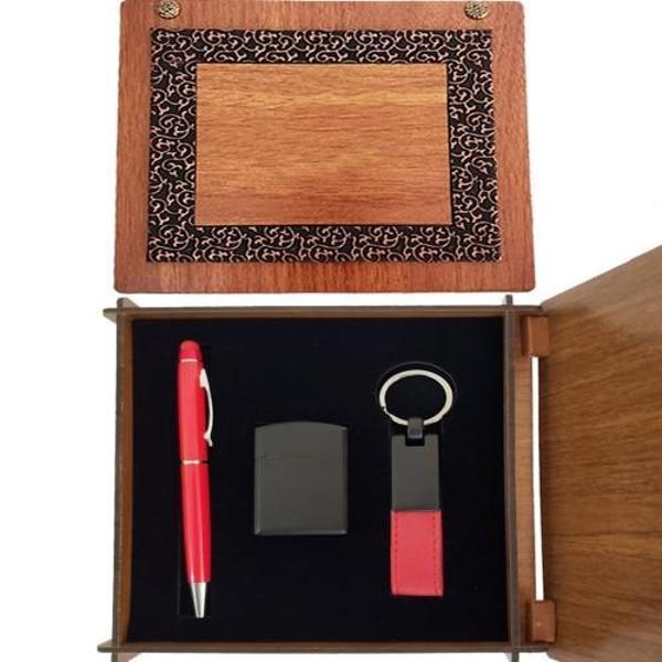 Ahşap Kutulu Kırmızı Kalem Anahtarlık ve Çakmak Set - Image 1
