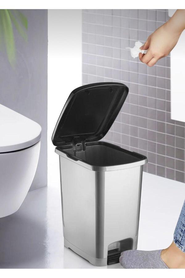 Mck Plus Mck Pedallı 15 Litre Gri Banyo Mutfak Çöp Kovası Çöp Kutusu  Siyah Kapaklı Slim  3 Adet Bez Takımlı - Image 1