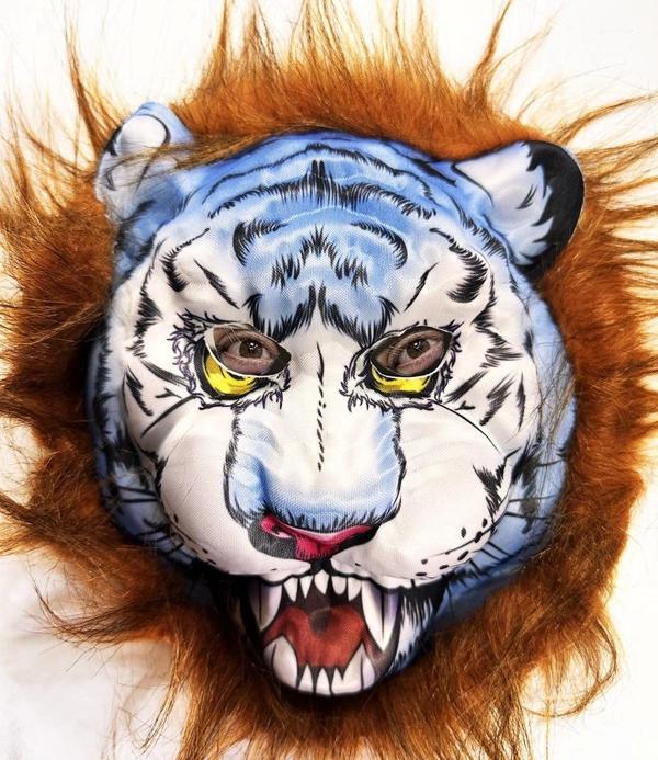 Kahverengi Saçlu Köpek Kurt Kaplan Maskesi Mega Peluş 34 No - Image 1