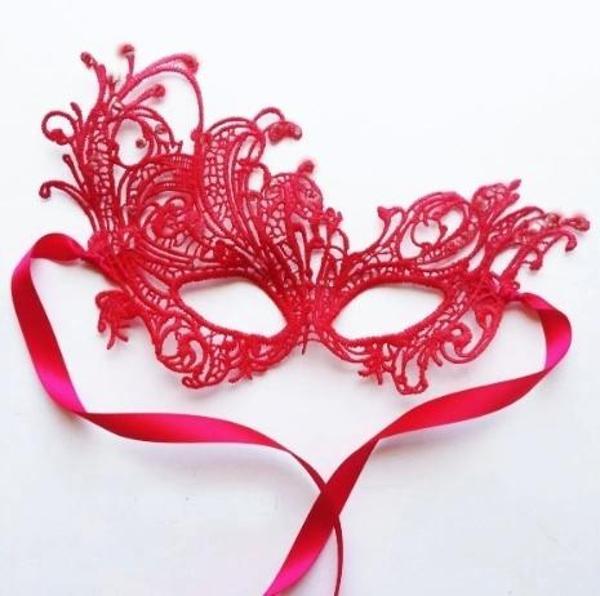 Kırmızı Renk Dantel Örgü İşlemeli Parti Maskesi Model 1 - Image 1