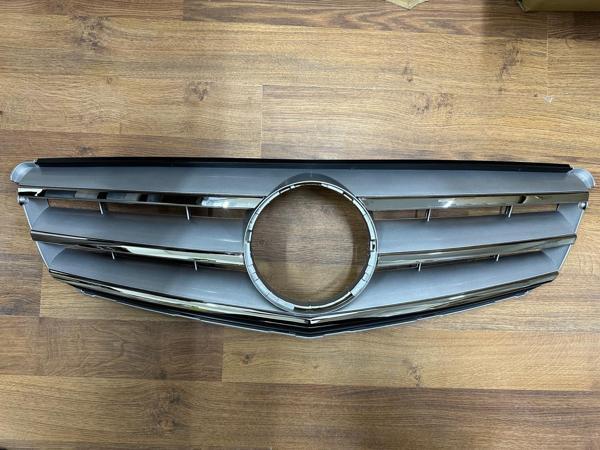 Mercedes W204 Krom Çıtalı Gri Panjur 2008-2014 2048800023 - Image 1