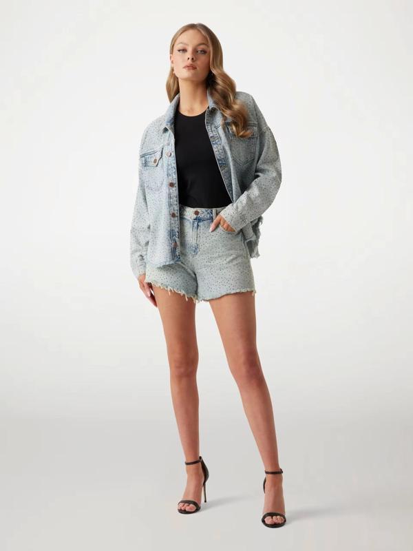 Guess Kadın Bej Relaxed Midi Şort - Image 1