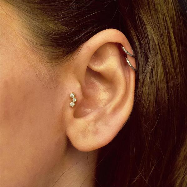 Üç Taşlı Tragus Altın Küpe - Image 1