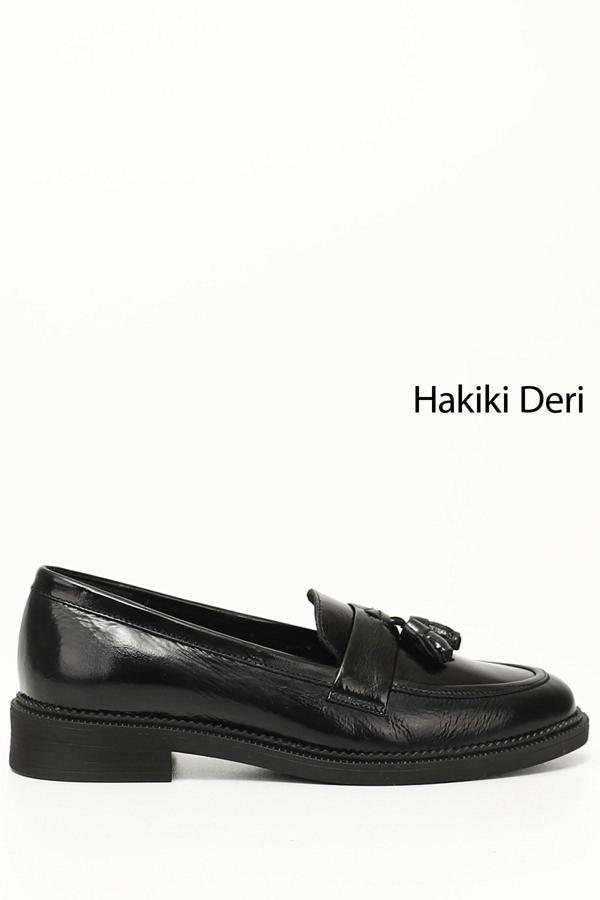 Kadın Siyah Rugan Hakiki Deri Püsküllü Loafer Ayakkabı - Image 1