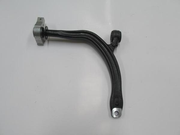 Citroen C5 01/05 Ön Alt Tabla Sağ Burçlu/takozlu (Salıncak) (Sh)  - Image 1