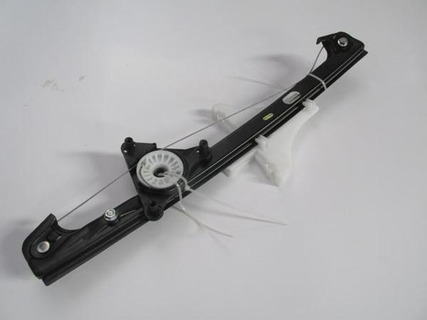 Volkswagen Golf 4 98/04 Arka Cam Kri̇kosu Sağ Elektri̇kli̇/motorsuz (Hushan)  - Image 1