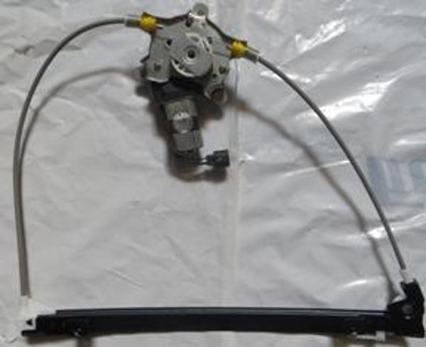 Renault Clio 2 Sd 98/01 Ön Cam Kri̇kosu Sağ Elektri̇kli̇/motorlu (Hushan)  - Image 1