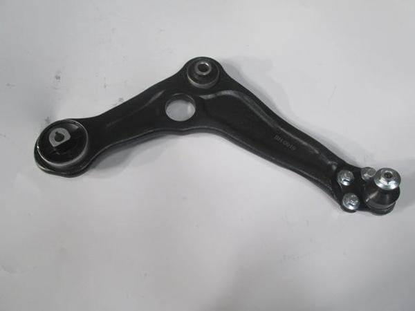 Renault Megane 4 Sd 21/24 Ön Alt Tabla Sağ Roti̇lli̇/burçlu 1.6 Cc (Salıncak) (Sh)  - Image 1