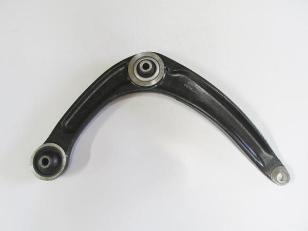 Citroen C4 11/17 Ön Alt Tabla Sağ Burçlu (Salıncak) (Sh)  - Image 1
