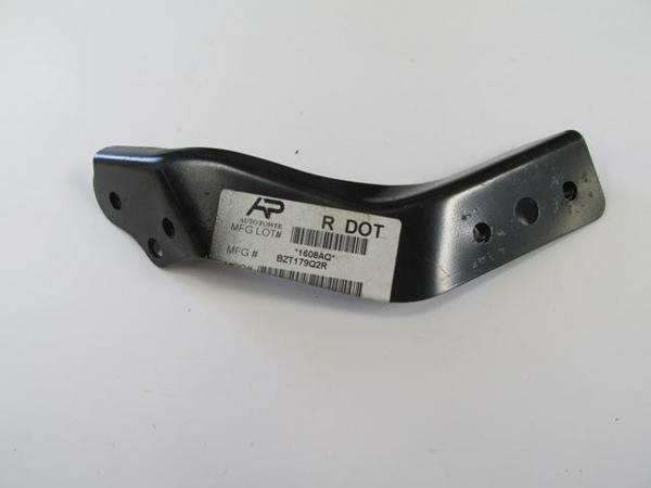 Mercedes C Class W204 07/11 Ön Tampon Demi̇ri̇ Braketi̇ Sağ (Tw)  - Image 1