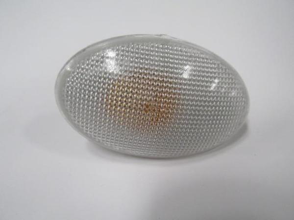 Opel Corsa C 04/06 Çamurluk Si̇nyali̇ Füme Sağ/sol Aynı (Adet)  - Image 1