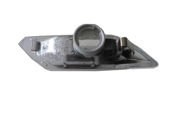 Renault Taliant 21/24 Çamurluk Si̇nyali̇ Sağ Beyaz  - Image 1