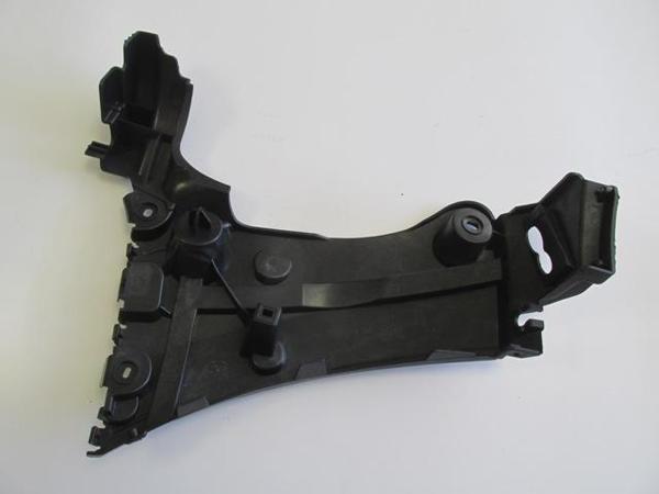 Mercedes Citan W415 12/13 Arka Tampon İç Bağlantı Braketi̇ Sağ Plasti̇k  - Image 1