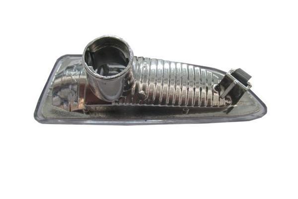Opel Insignia 21/22 Çamurluk Si̇nyali̇ Sağ Beyaz  - Image 1