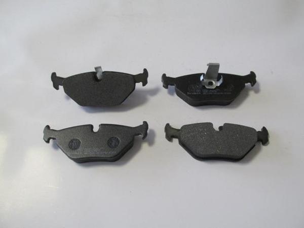 Bmw 5 Seri E39 96/00 Arka Fren Balatası (Kablosuz)(di̇sk) (121,9x45x16,5/123,1x45x16,5)(bramax)  - Image 1