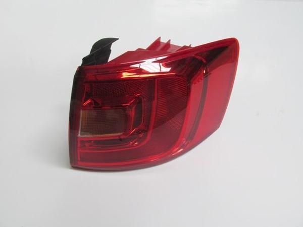 Volkswagen Jetta 6 11/14 Dış Stop Lambası Sağ Kırmızı/sarı (Famella)  - Image 1