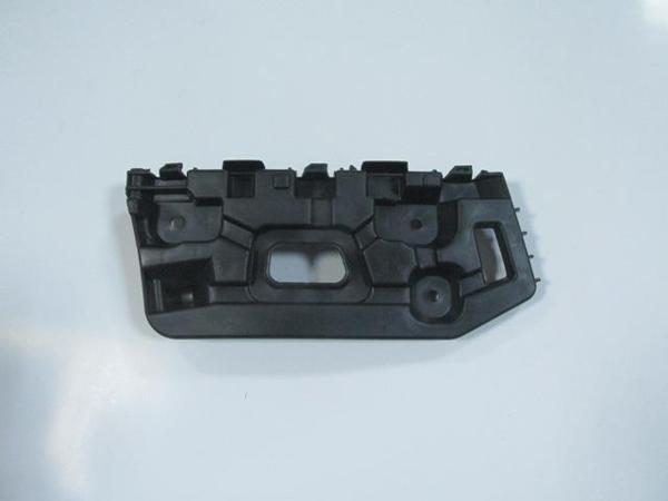Dacia Dokker 13/21 Ön Tampon Braketi̇ Sağ  - Image 1