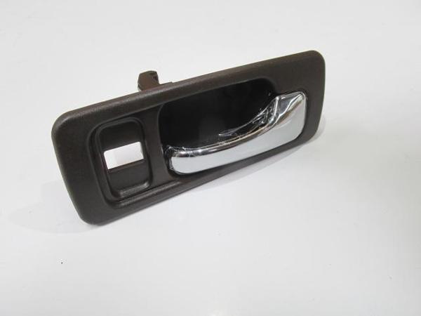 Honda Accord 90/93 Ön Kapı İç Açma Kolu Sağ Kahverengi̇ (Elceği̇ Ni̇kelajlı) (Hushan)  - Image 1