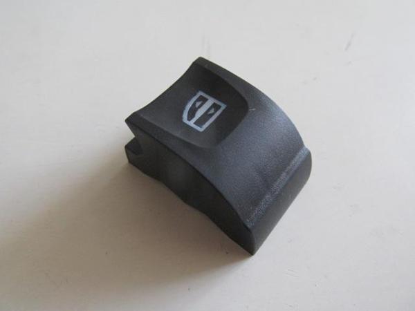 Renault Clio 3 Hb 06/09 Ön/arka Cam Düğme Butonu Sol (Kanallı Tırnak)  - Image 1