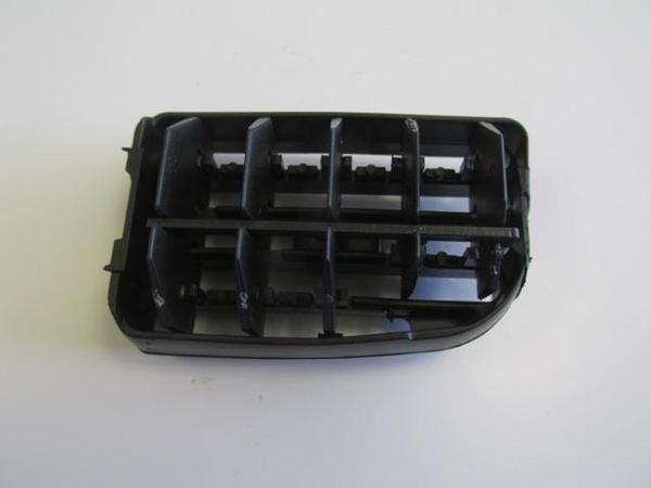 Renault R19 Europa 92/01 Ön Göğüs Köşe Üfleme Peteği̇ Sağ (Di̇fi̇zör)  - Image 1
