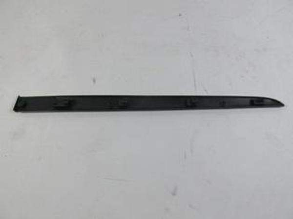 Renault Clio 3 Hb 09/12 Arka Kapı Bandı Sol Si̇yah  - Image 1
