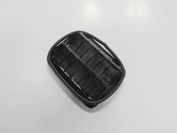 Renault Clio 3 Hb 09/12 Bagaj Havalandırma Plasti̇ği̇  - Image 1