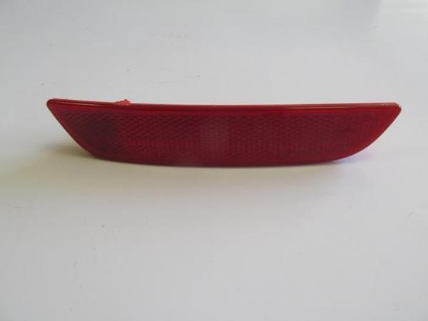 Renault Clio 4 Hb 16/20 Arka Tampon Reflektörü Sağ Kırmızı  - Image 1