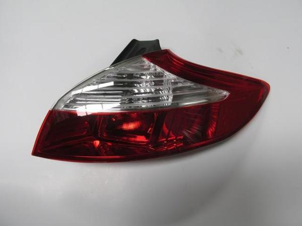Renault Megane 3 Hb 14/15 Dış Stop Lambası Sağ Kırmızı/beyaz (Pleksan)  - Image 1