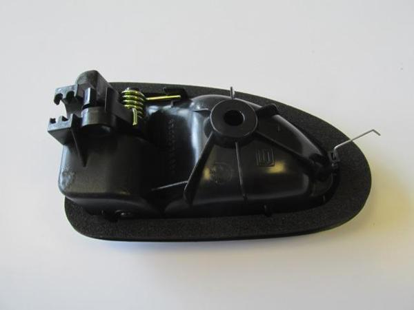 Renault Megane 1 98/99 Ön Kapı İç Açma Kolu Sağ Elceği̇ Si̇yah  - Image 1