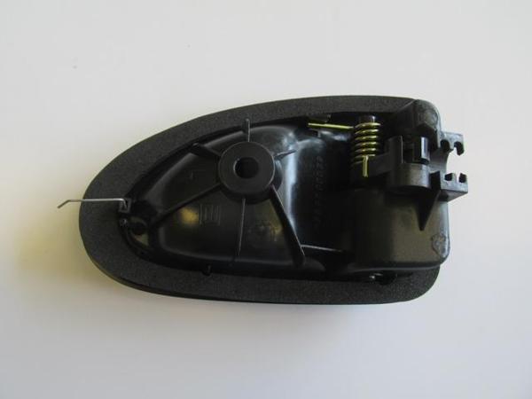 Renault Megane 1 98/99 Ön Kapı İç Açma Kolu Sol Elceği̇ Gümüş Gri̇  - Image 1