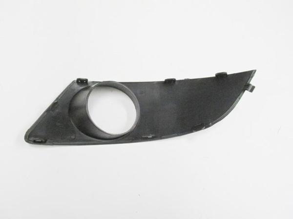 Dacia Logan 09/12 Si̇s Lamba Kapağı Sağ Si̇s Deli̇kli̇ Si̇yah  - Image 1