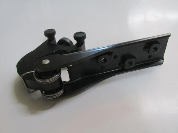 Renault Master 3 11/19 Sürgülü Kapı Alt Ray Bağlantısı Sağ  - Image 1