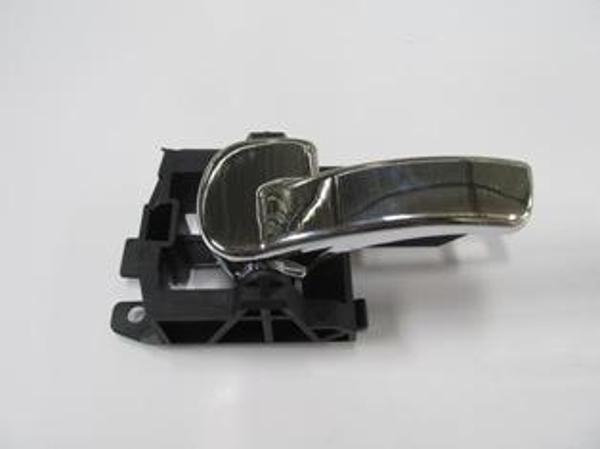 Nissan Qashqai J10 07/13 Arka Kapı İç Açma Kolu Sol Si̇yah (Elceği̇ Ni̇kelajlı)  - Image 1