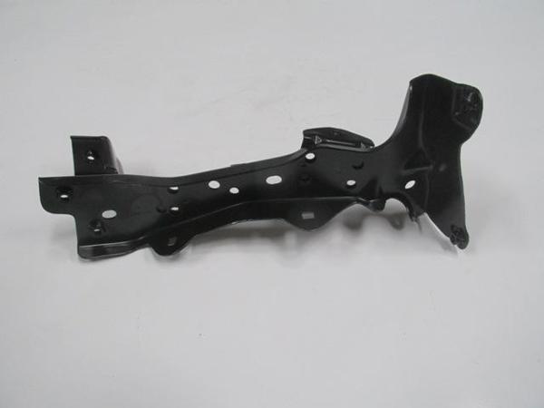 Audi A3 Sd/sb 16/20 Ön Çamurluk Braketi̇ Sol (Tw)  - Image 1