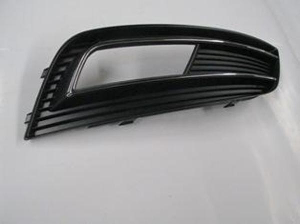 Audi A4 13/15 Si̇s Lamba Kapağı Sağ Si̇s Deli̇kli̇ (Ni̇kelaj Çıtalı)  - Image 1
