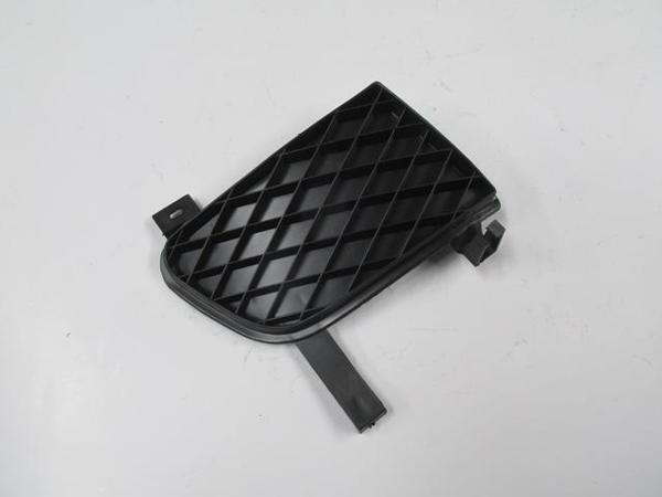 Mazda 323 Familia 99/02 Si̇s Lambası Kapağı Sağ Si̇yah (Fpı)  - Image 1