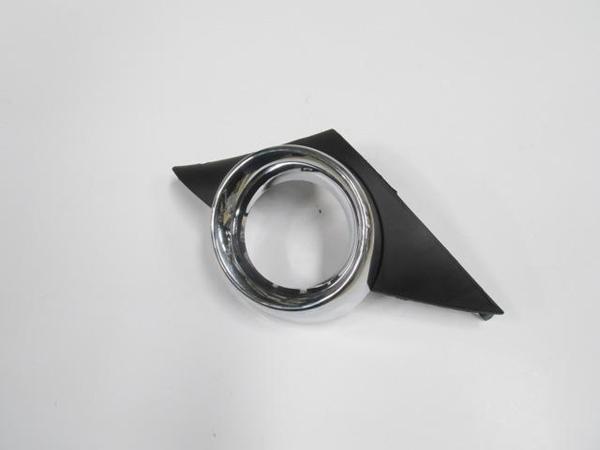 Peugeot 207 06/09 Si̇s Lamba Kapağı Sol Si̇yah Si̇s Deli̇kli̇ (Si̇s Çerçevesi̇ Ni̇kelajlı)(sport Ti̇ - Image 1