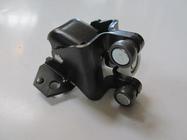 Peugeot Partner Van 10/18 Sürgülü Kapı Orta Ray Bağlantısı Sol  - Image 1